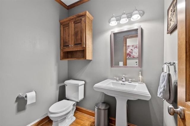 8615 NW Baker Road Circle, Kansas City, MO 64153