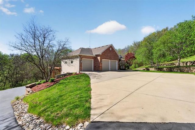 8615 NW Baker Road Circle, Kansas City, MO 64153