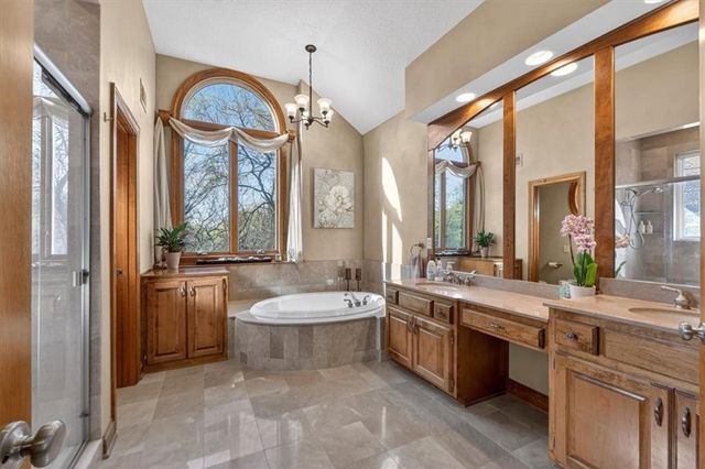 8615 NW Baker Road Circle, Kansas City, MO 64153