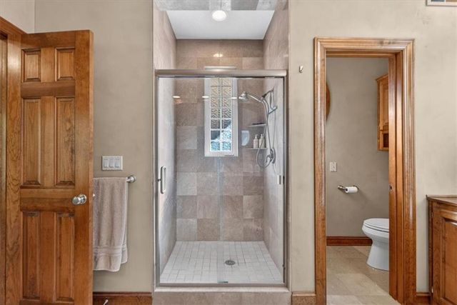 8615 NW Baker Road Circle, Kansas City, MO 64153