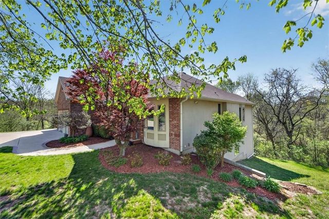 8615 NW Baker Road Circle, Kansas City, MO 64153