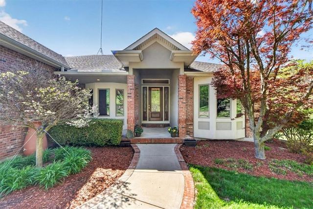 8615 NW Baker Road Circle, Kansas City, MO 64153