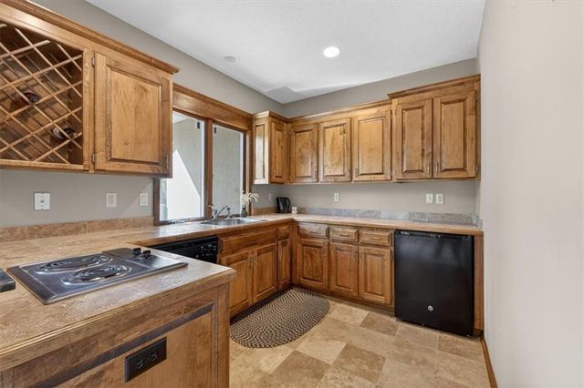 8615 NW Baker Road Circle, Kansas City, MO 64153