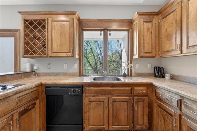 8615 NW Baker Road Circle, Kansas City, MO 64153