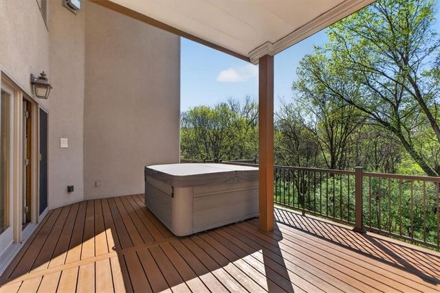8615 NW Baker Road Circle, Kansas City, MO 64153