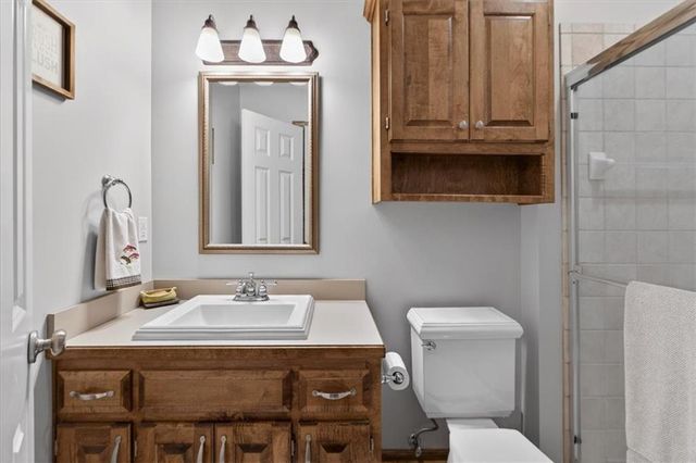 8615 NW Baker Road Circle, Kansas City, MO 64153