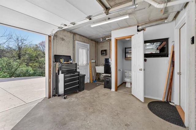 8615 NW Baker Road Circle, Kansas City, MO 64153