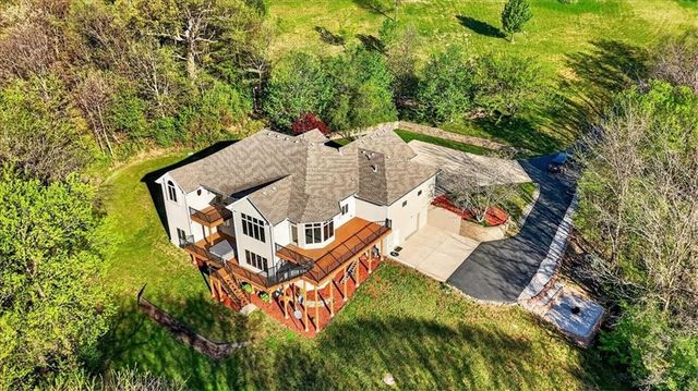 8615 NW Baker Road Circle, Kansas City, MO 64153