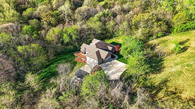 8615 NW Baker Road Circle, Kansas City, MO 64153