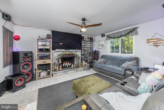 10 LORETTA BLVD, Sicklerville, NJ 08081