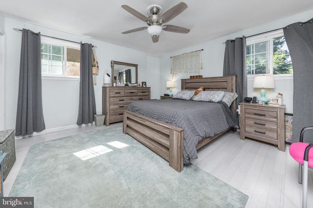 10 LORETTA BLVD, Sicklerville, NJ 08081