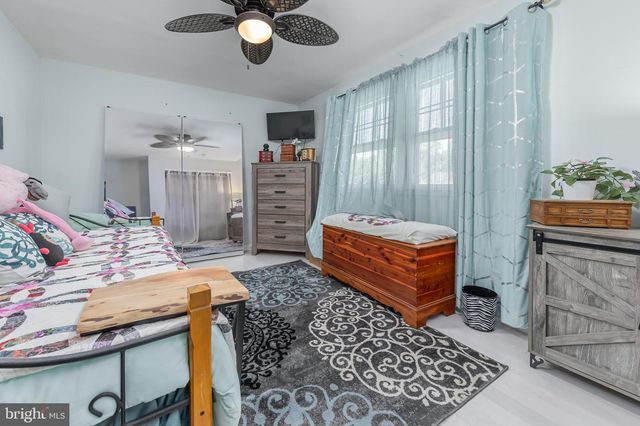 10 LORETTA BLVD, Sicklerville, NJ 08081