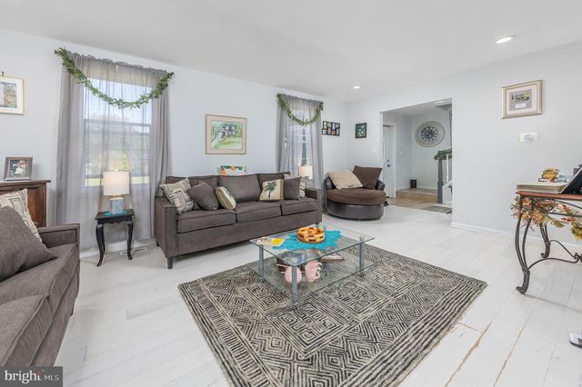 10 LORETTA BLVD, Sicklerville, NJ 08081