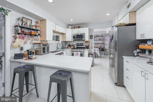 10 LORETTA BLVD, Sicklerville, NJ 08081