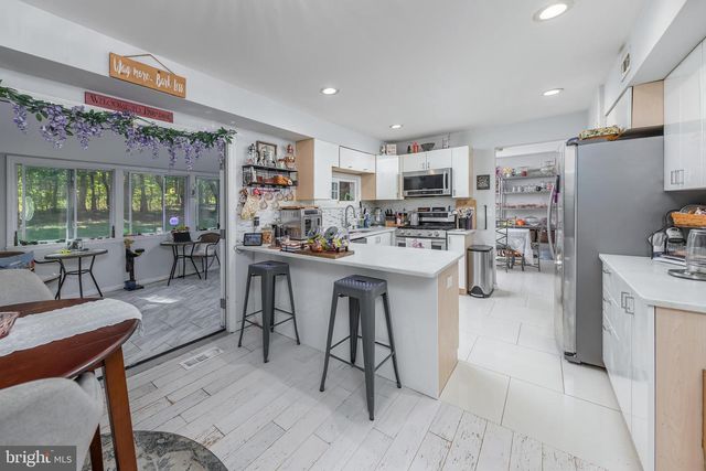 10 LORETTA BLVD, Sicklerville, NJ 08081