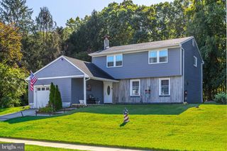 10 LORETTA BLVD, Sicklerville, NJ 08081