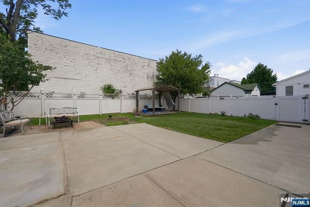 318-322 11th Street, Newark, NJ 07107
