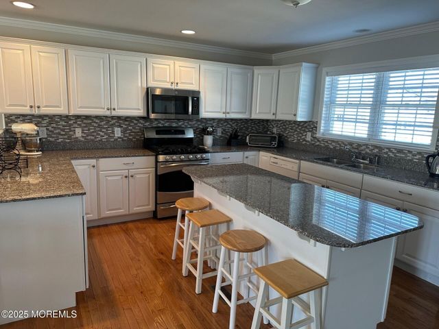 211 Trenton Avenue, Point Pleasant Beach, NJ 08742