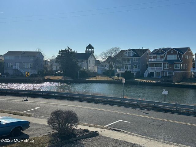 211 Trenton Avenue, Point Pleasant Beach, NJ 08742