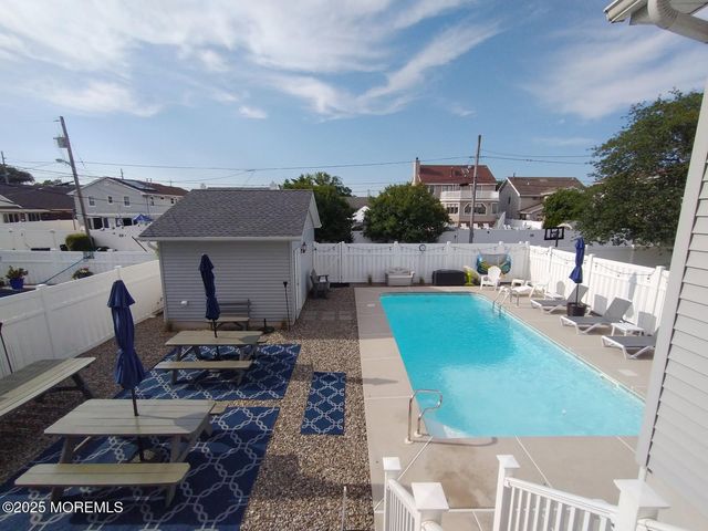 211 Trenton Avenue, Point Pleasant Beach, NJ 08742