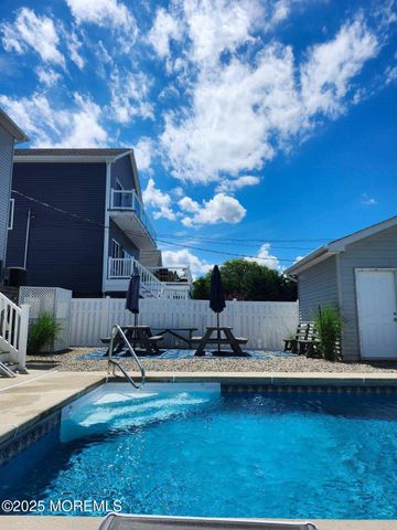 211 Trenton Avenue, Point Pleasant Beach, NJ 08742