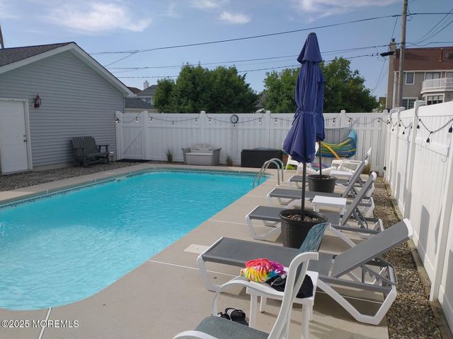 211 Trenton Avenue, Point Pleasant Beach, NJ 08742