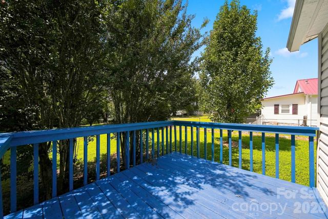 8 Crescent Street, Granite Falls, NC 28630