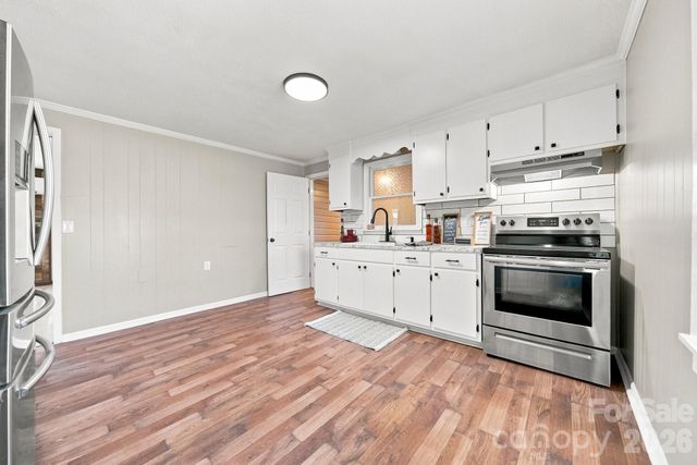 8 Crescent Street, Granite Falls, NC 28630
