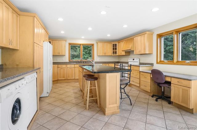 8484 Eaton Road, Davisburg, MI 48350