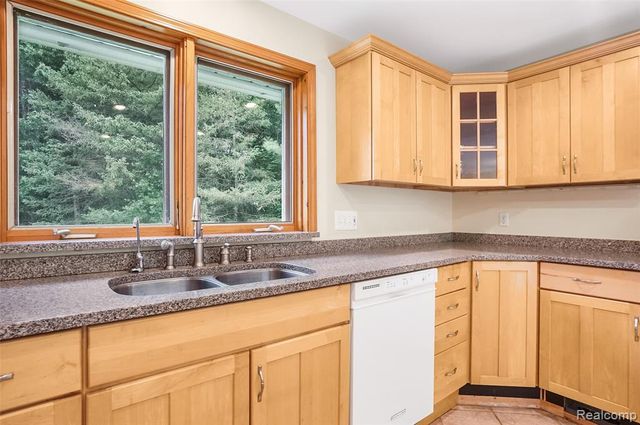 8484 Eaton Road, Davisburg, MI 48350