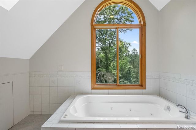 8484 Eaton Road, Davisburg, MI 48350