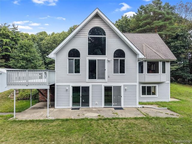 8484 Eaton Road, Davisburg, MI 48350