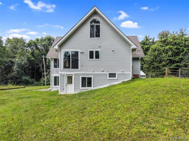 8484 Eaton Road, Davisburg, MI 48350