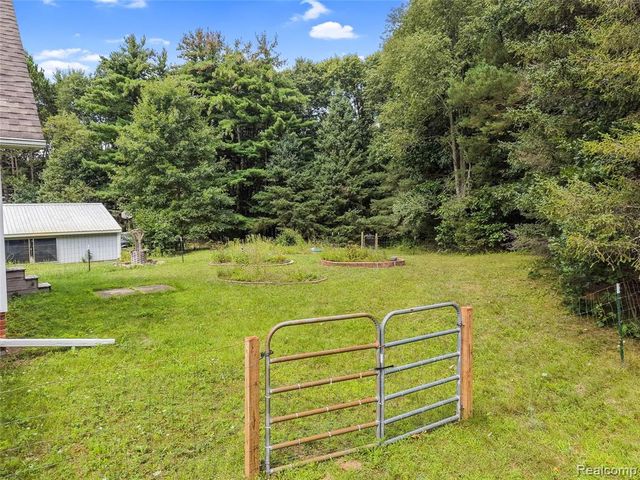 8484 Eaton Road, Davisburg, MI 48350