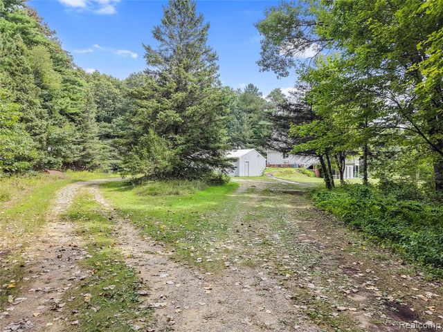 8484 Eaton Road, Davisburg, MI 48350