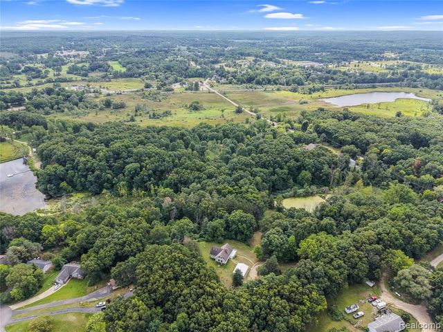 8484 Eaton Road, Davisburg, MI 48350