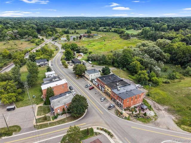 8484 Eaton Road, Davisburg, MI 48350