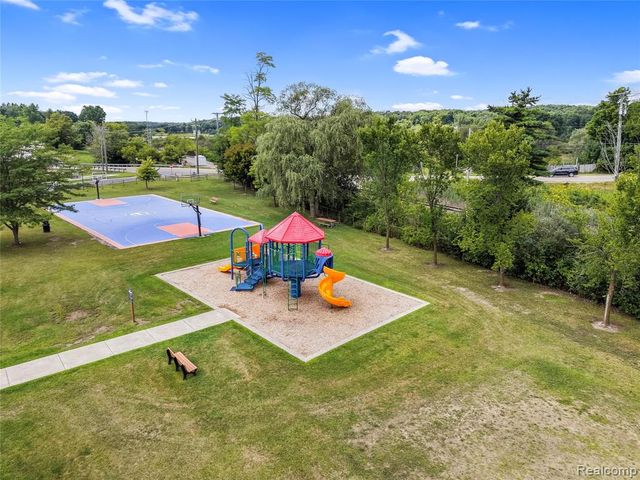 8484 Eaton Road, Davisburg, MI 48350