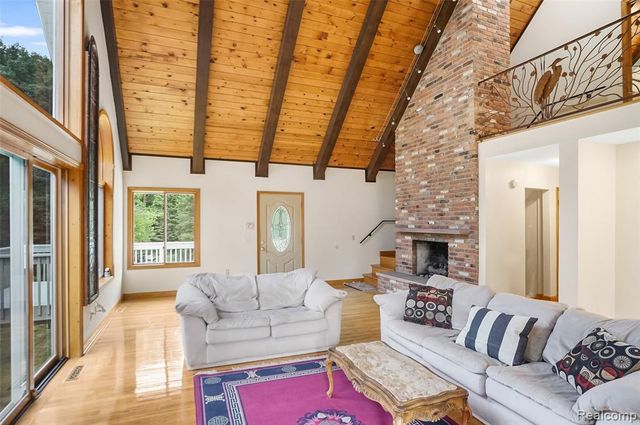 8484 Eaton Road, Davisburg, MI 48350