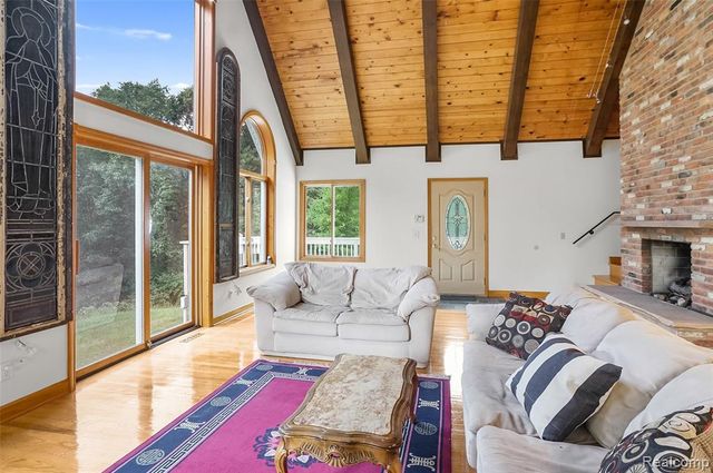 8484 Eaton Road, Davisburg, MI 48350