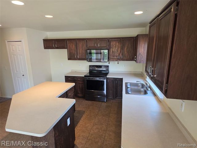 21966 Hunter Circle, Taylor, MI 48180