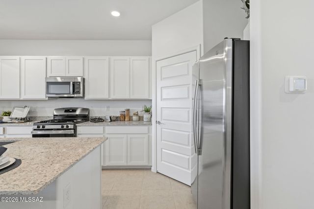 8870 E Moontear Way, Vail, AZ 85641