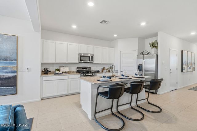8870 E Moontear Way, Vail, AZ 85641