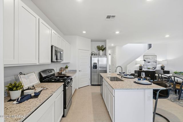 8870 E Moontear Way, Vail, AZ 85641