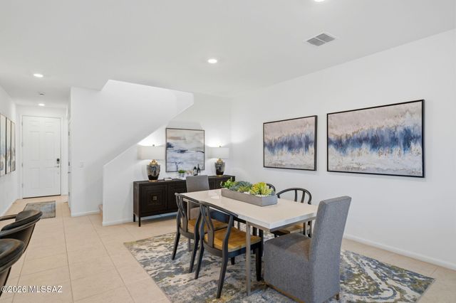 8870 E Moontear Way, Vail, AZ 85641