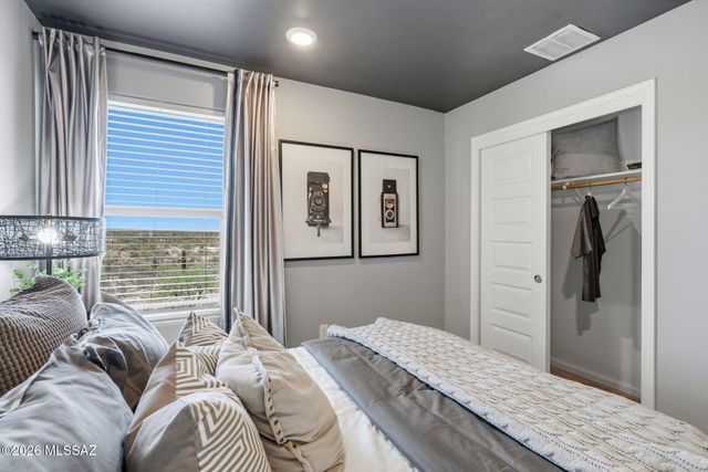 8870 E Moontear Way, Vail, AZ 85641