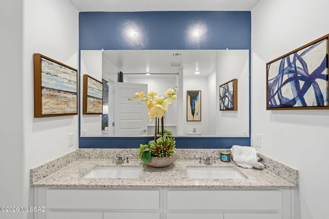 8870 E Moontear Way, Vail, AZ 85641