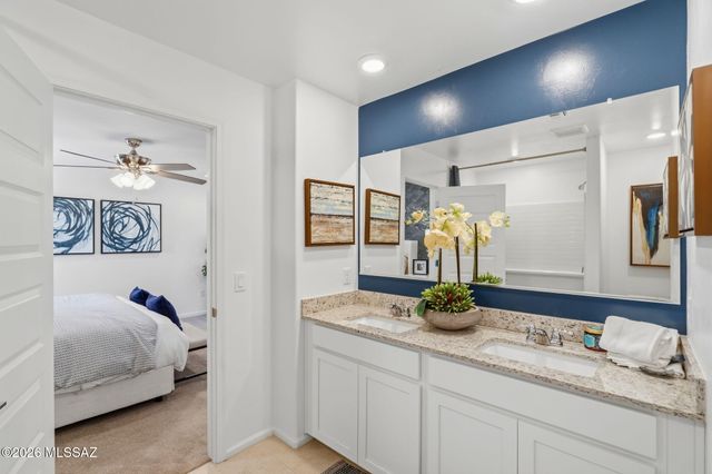 8870 E Moontear Way, Vail, AZ 85641