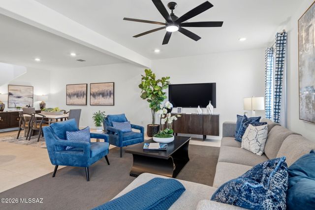 8870 E Moontear Way, Vail, AZ 85641