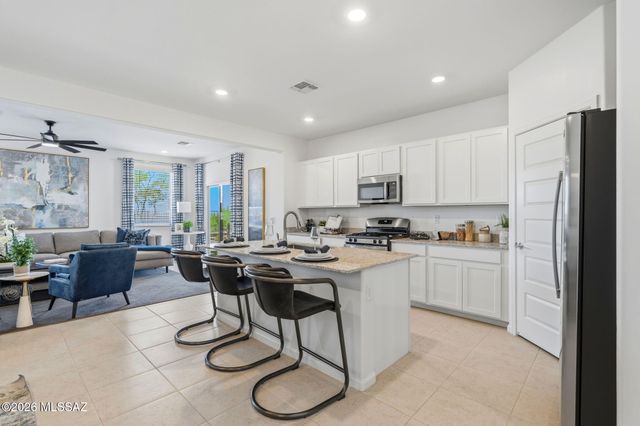 8870 E Moontear Way, Vail, AZ 85641